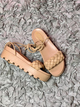 Cargar imagen en el visor de la galería, Sandalias Verdes y Camel
